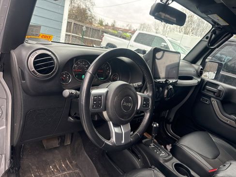 Used 2018 Jeep Wrangler Sport image 12