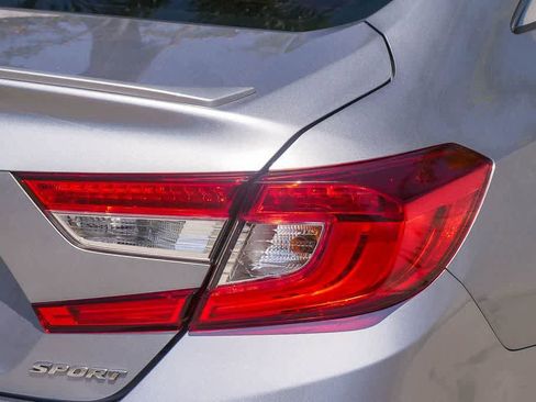 Used 2019 Honda Accord Sport image 10