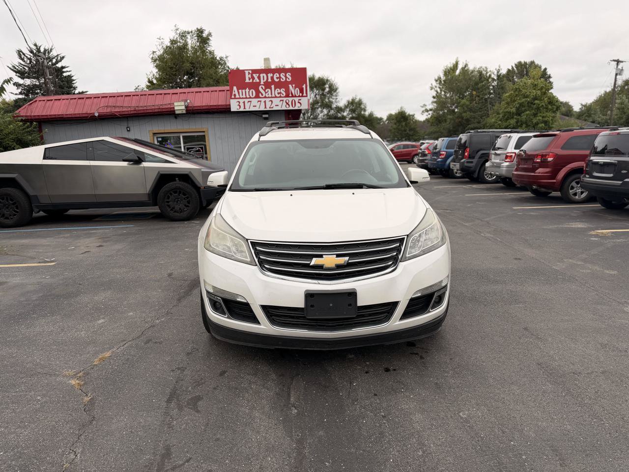 Used 2014 Chevrolet Traverse LT w/ LPO, 'HIT The Road' Package FWD image 2