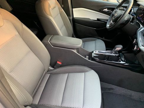 Used 2024 Chevrolet Trax LT w/ Driver Confidence Package FWD image 10