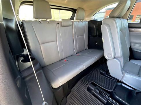 Used 2022 Toyota Highlander Limited image 31