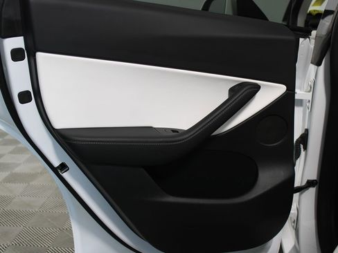 Used 2022 Tesla Model Y Performance AWD/4WD image 22