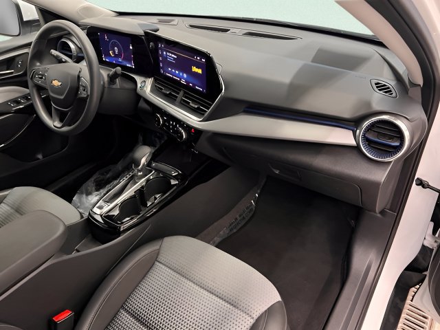 Certified 2025 Chevrolet Trax LT FWD image 11