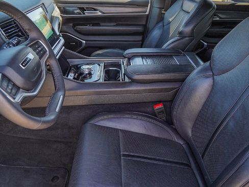 Used 2024 Jeep Wagoneer Series II w/ Flexible Seating Group image 9