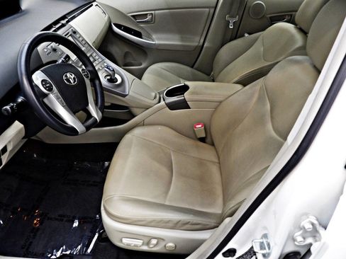 Used 2012 Toyota Prius Four image 8