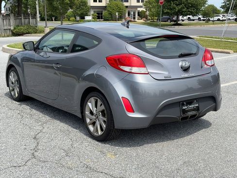 Used 2017 Hyundai Veloster FWD image 3