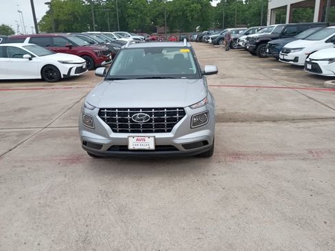 Used 2025 Hyundai Venue SEL image 5