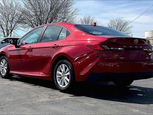 Used 2025 Toyota Camry LE image 5