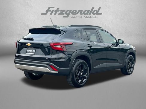 Used 2025 Chevrolet Trax LT FWD image 8