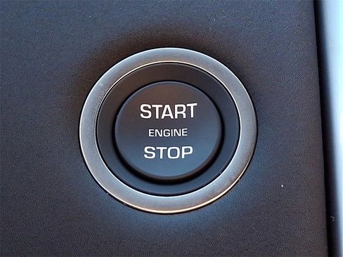 New 2025 Land Rover Discovery S image 13