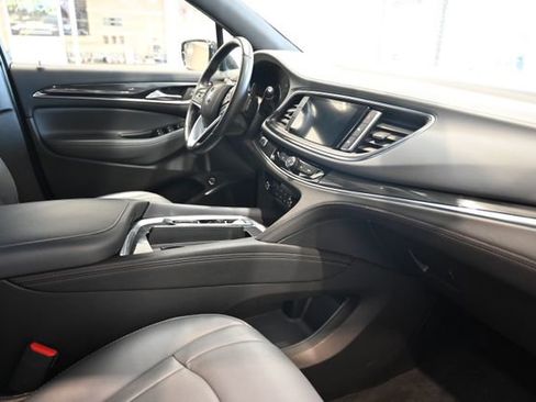 Used 2023 Buick Enclave Essence w/ LPO, Touring Package image 15