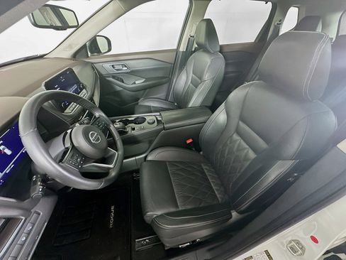 Used 2021 Nissan Rogue Platinum image 13