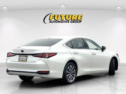 Used 2022 Lexus ES 250 w/ Accessory Package 2
