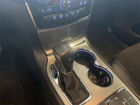 Used 2022 Jeep Grand Cherokee Laredo X image 26