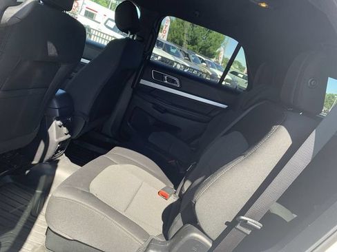 Used 2017 Ford Explorer XLT w/ Equipment Group 201A FWD image 10