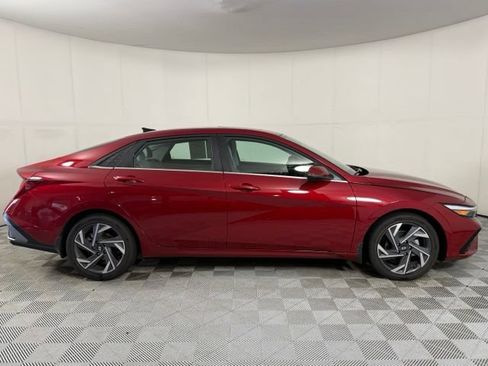 Used 2026 Hyundai Elantra Limited FWD image 10