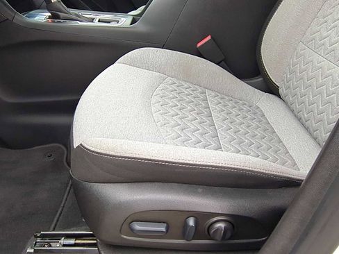 Used 2022 Chevrolet Equinox LS w/ LS Convenience Package FWD image 19