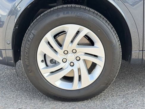 Used 2025 Land Rover Discovery Sport S image 32