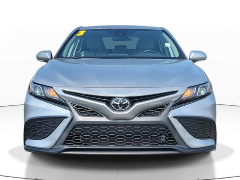 Used 2023 Toyota Camry SE image 2