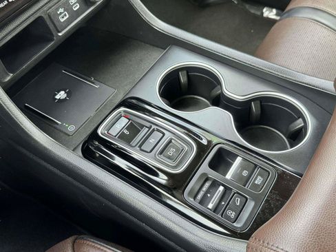 Used 2025 Honda Pilot Elite image 35
