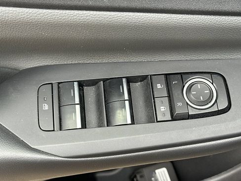 Used 2026 Toyota Prius LE FWD image 12
