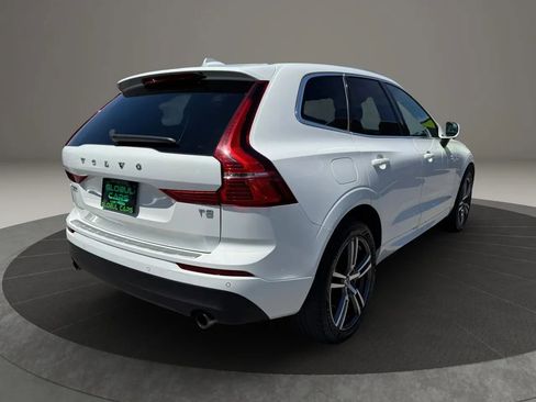 Used 2021 Volvo XC60 T5 Momentum w/ Premium Package FWD image 5