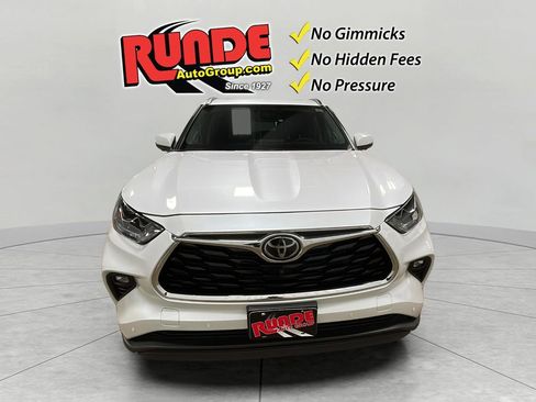 Used 2024 Toyota Highlander Limited AWD/4WD image 9