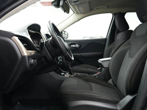 Used 2017 Jeep Cherokee Latitude w/ Safety/Convenience Group image 11