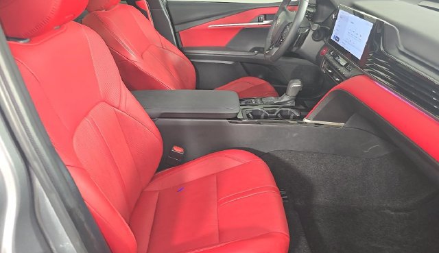 Used 2025 Toyota Camry XSE FWD image 2