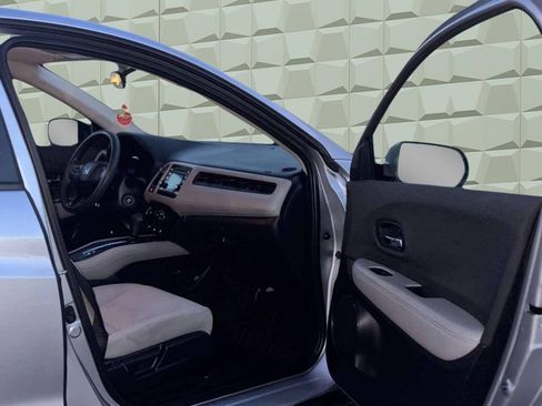 Used 2020 Honda HR-V LX image 11