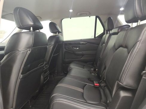 Used 2025 Honda Pilot EX-L image 11