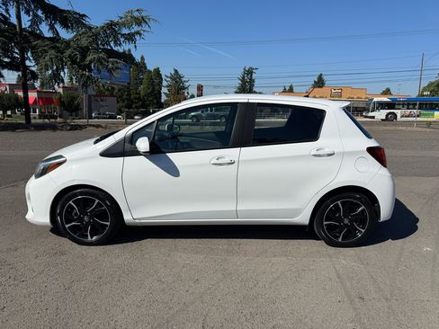 Used 2017 Toyota Yaris SE image 3