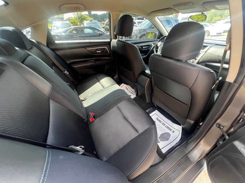 Used 2017 Nissan Altima 2.5 SR w/ LED Appearance Package image 10