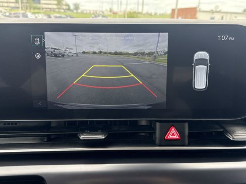 Used 2025 Kia Carnival image 17