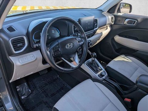 Used 2025 Hyundai Venue SEL image 10