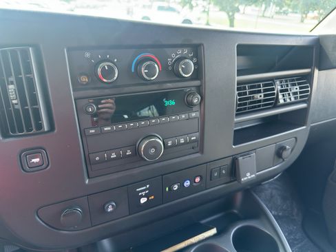 Used 2025 Chevrolet Express 3500 LT w/ LT Preferred Equipment Group RWD image 22