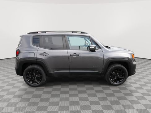 Used 2019 Jeep Renegade Altitude w/ UConnect 8.4 Nav Group AWD/4WD image 4
