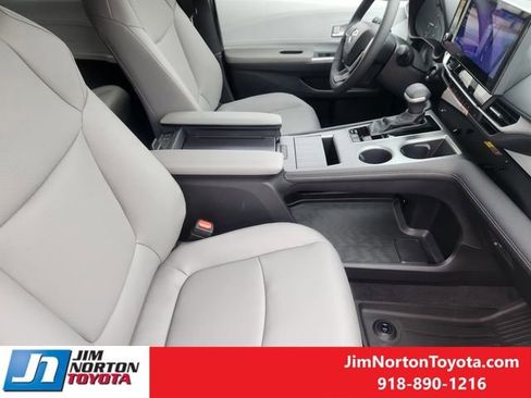 New 2026 Toyota Sienna XLE FWD image 12