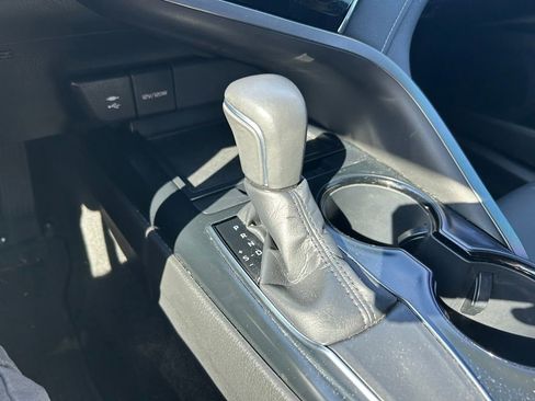 Used 2018 Toyota Camry SE w/ Convenience Package FWD image 27