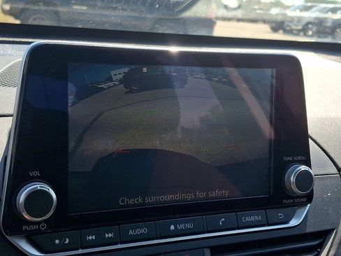 Used 2024 Nissan Altima 2.5 SV FWD image 16