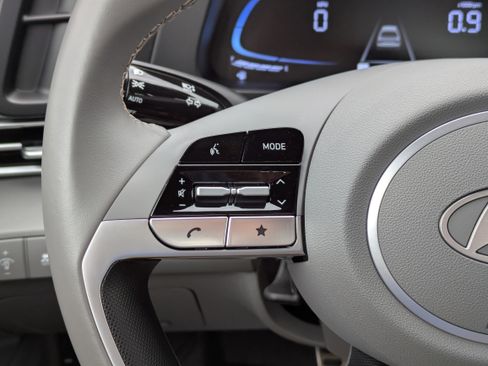 Certified 2025 Hyundai Elantra Sport image 21