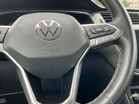 Used 2022 Volkswagen Tiguan SE AWD/4WD image 21