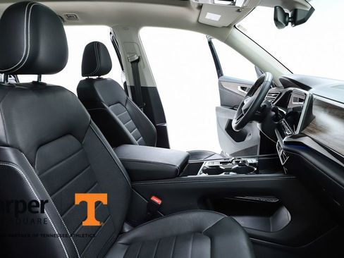 Used 2025 Volkswagen Atlas SEL AWD/4WD image 36