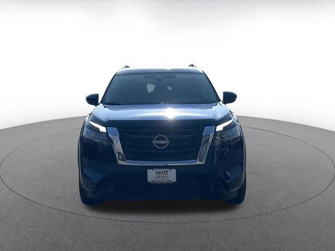 Used 2025 Nissan Pathfinder SV image 4