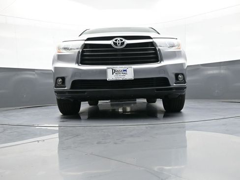 Certified 2016 Toyota Highlander XLE AWD/4WD image 29