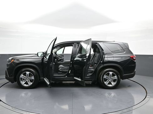 Certified 2025 Honda Pilot EX-L image 44