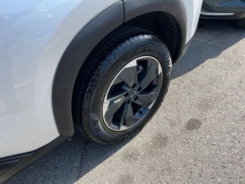 Used 2025 Nissan Rogue SV FWD image 32