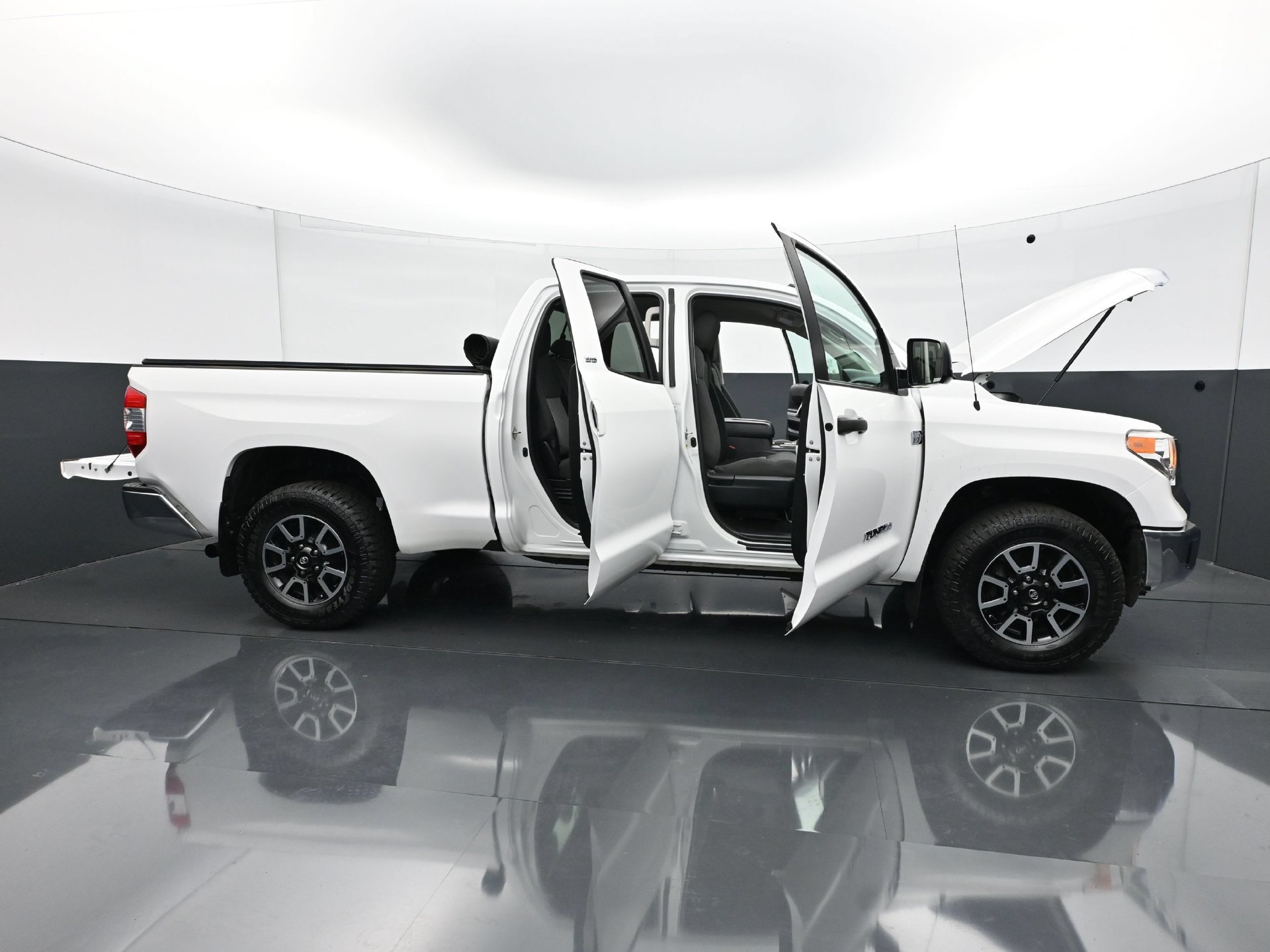 Used 2017 Toyota Tundra SR5 w/ TRD Off Road Package AWD/4WD image 30