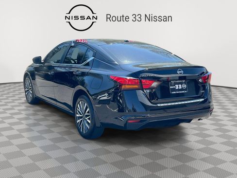Used 2023 Nissan Altima 2.5 SV image 3