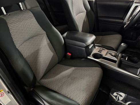 Used 2017 Toyota 4Runner SR5 RWD image 40